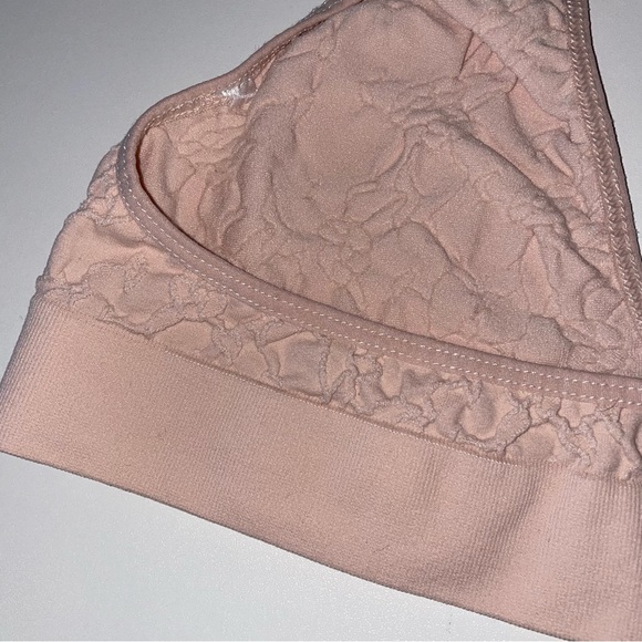 🔥 3 for $15 🔥
Urban Outfitters Out From Under Halter bralette size medium - Picture 5 of 9